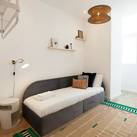 Flh Estefania Elegant Urban Retreat Apartment *